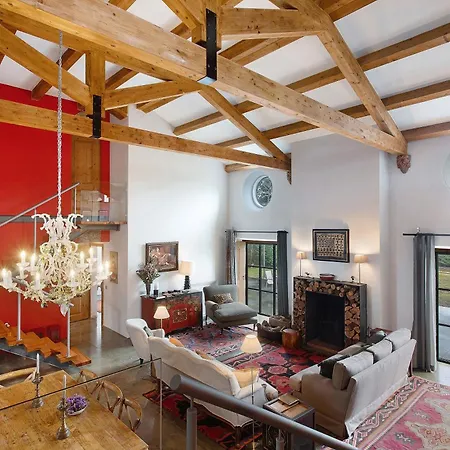 Big Red Barn - Spectacular Óbidos