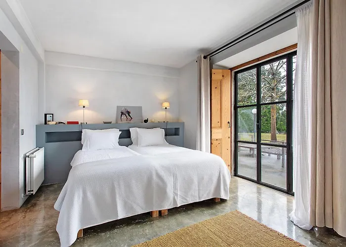 Big Red Barn - Spectacular * Óbidos