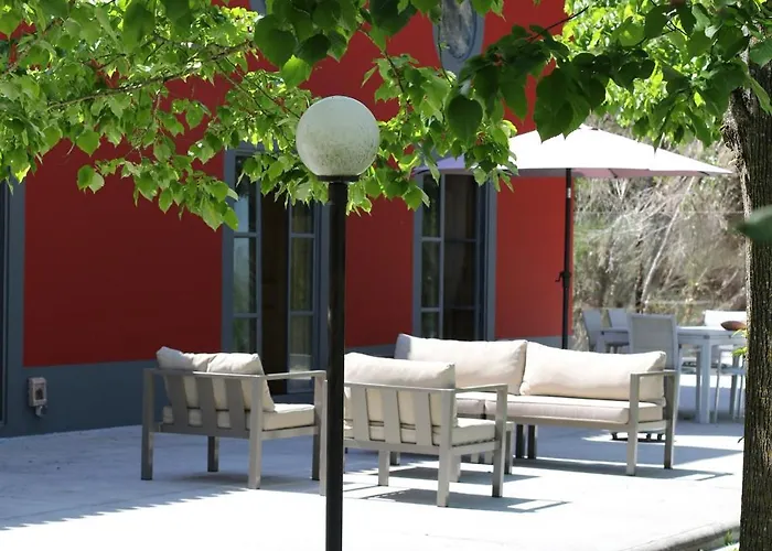 Big Red Barn - Spectacular *